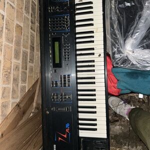 Ensoniq ZR-76 61-Key Synth Keyboard - Black with White Keys